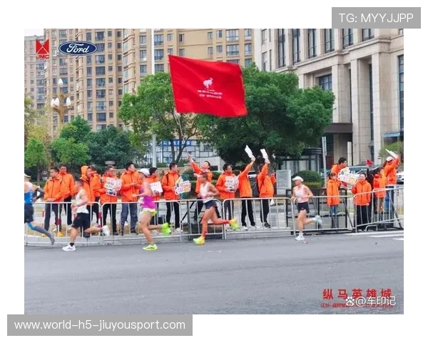 马拉松男子背老婆跑完全程成英雄