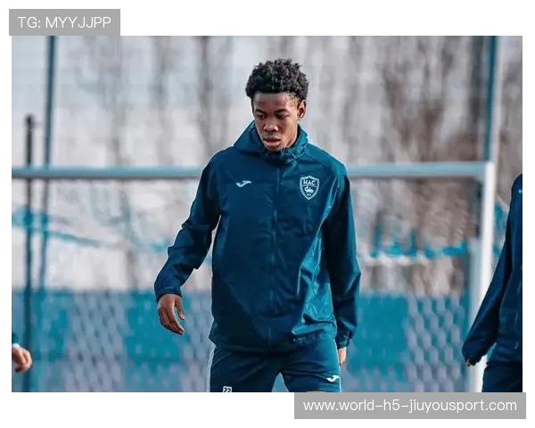 曼联青训未来之星迎战关键比赛,队伍注重年轻力量 曼联青训未来之星迎战关键比赛,队伍注重年轻力量