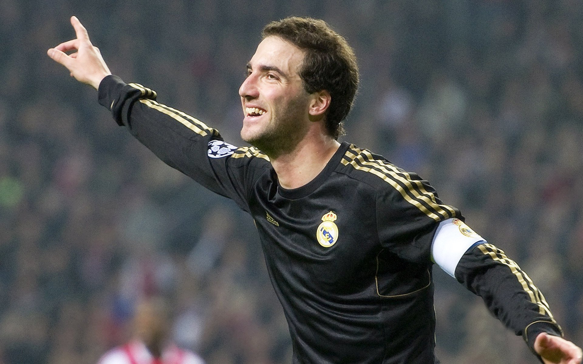 争议:阿莫林当选英超10月最佳主帅,英超十大巨星